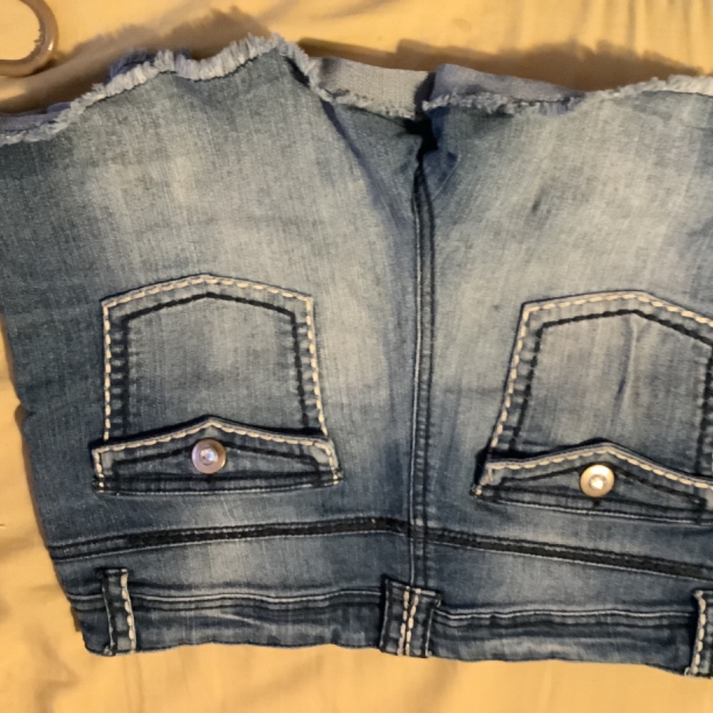 Shorts - Picture 2 of 3